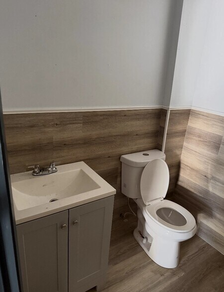 1067 Shadick Dr, Orange City, FL à louer - Photo du bâtiment - Image 3 de 6