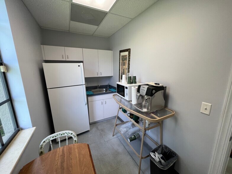 6323 Memorial Hwy, Tampa, FL à louer - Photo intérieure - Image 2 de 11