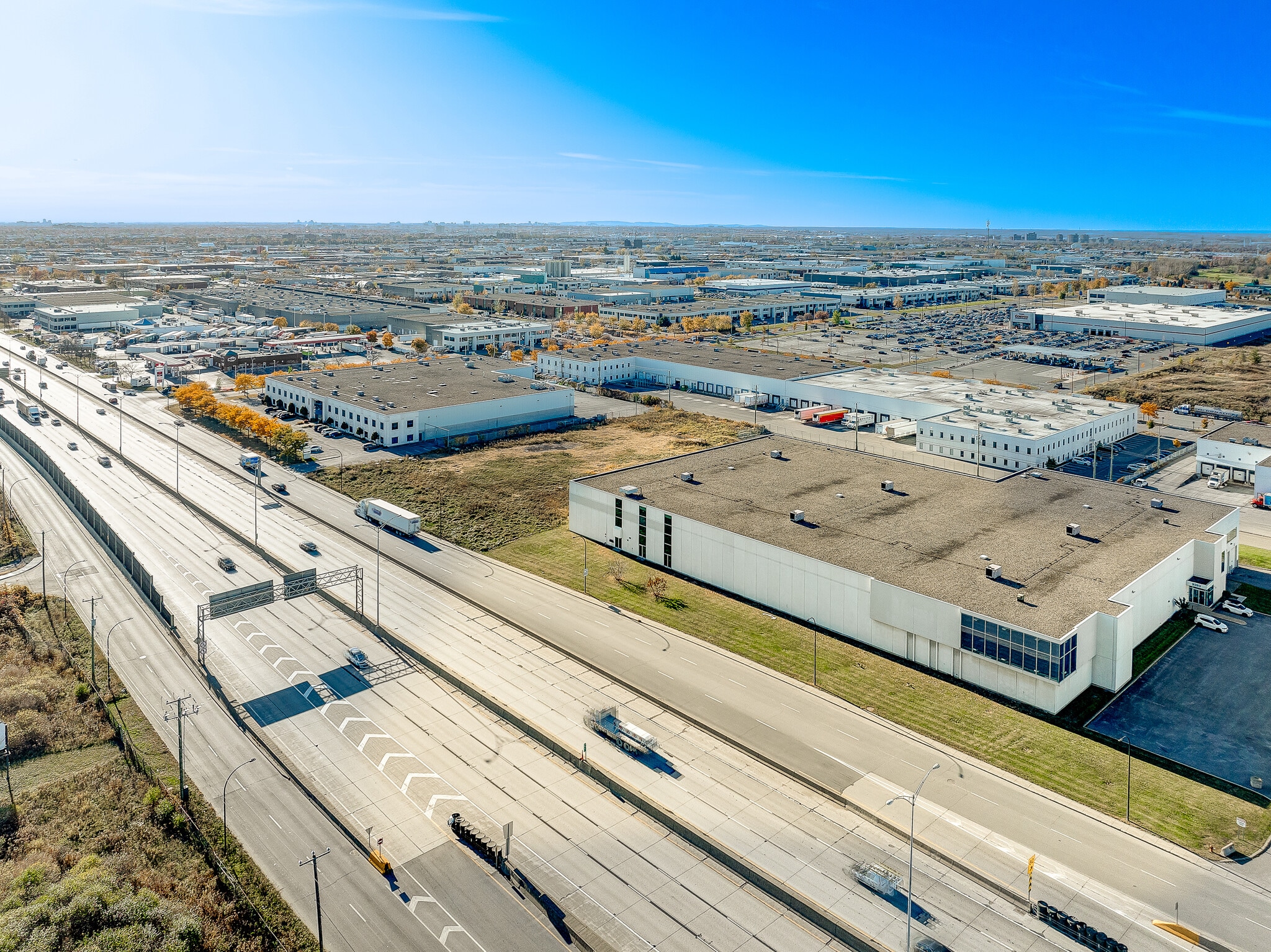 9393 Boul Métropolitain E, Montréal, QC for lease Primary Photo- Image 1 of 10