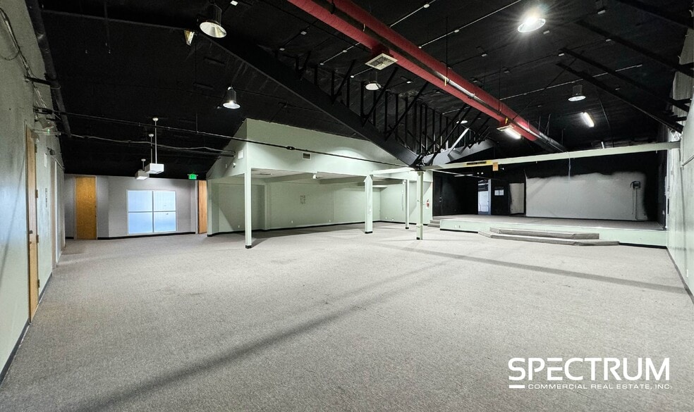 16730 Schoenborn St, North Hills, CA for lease - Building Photo - Image 3 of 11