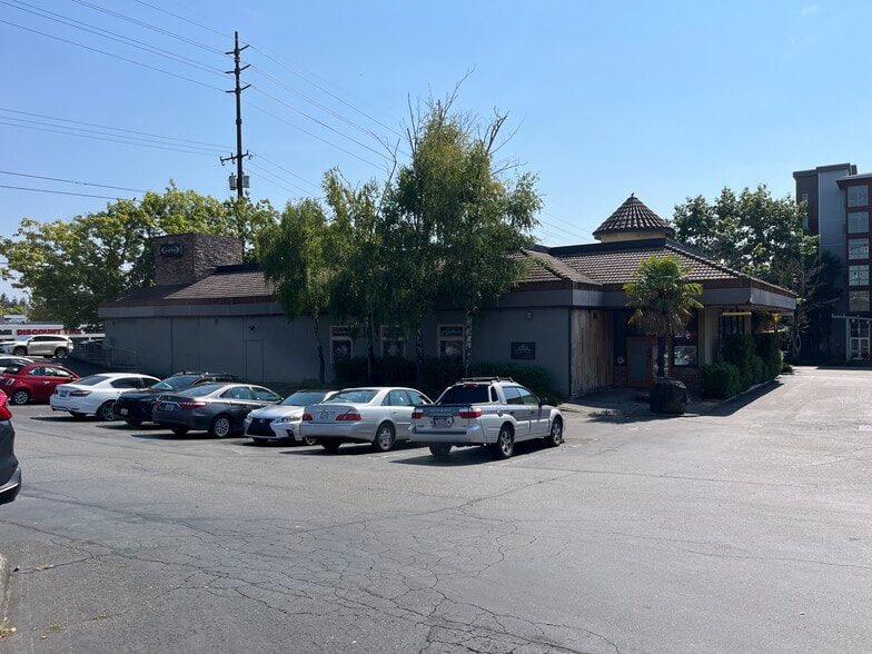 550 NE Northgate Way, Seattle, WA for lease - Building Photo - Image 2 of 2