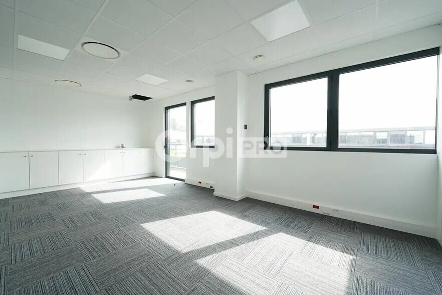 Bureau dans Dardilly à louer - Photo du bâtiment - Image 2 de 11