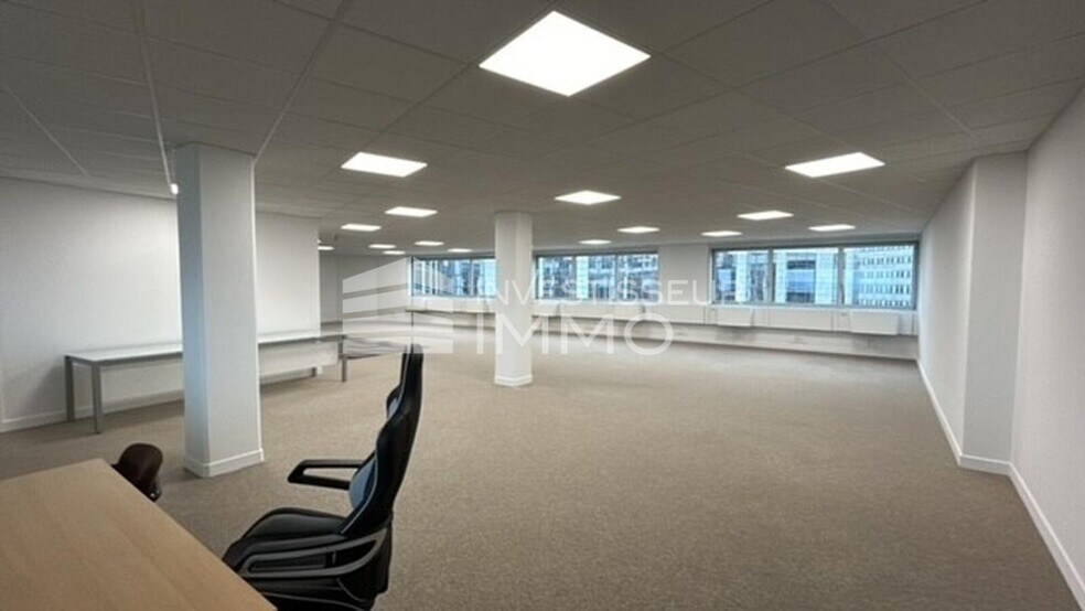 Office in Noisy Le Grand for lease - Interior Photo - Image 1 of 6