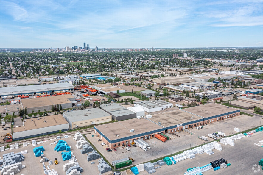 4715-4757 93 Ave, Edmonton, AB à louer - Aérien - Image 3 de 5