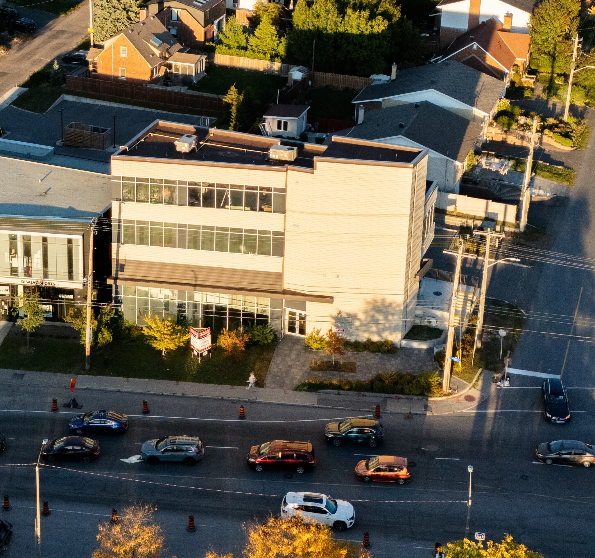 1637 Bank St, Ottawa, ON à louer Photo du bâtiment- Image 1 de 13