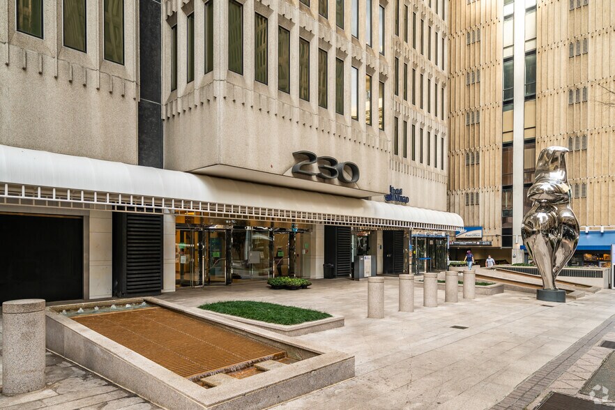 230 Peachtree St NW, Atlanta, GA à louer - Photo du bâtiment - Image 1 de 9