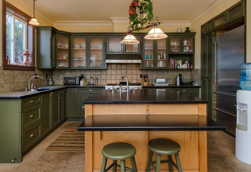 2325 Saint John's St, Port Moody, BC à vendre Photo du bâtiment- Image 1 de 1