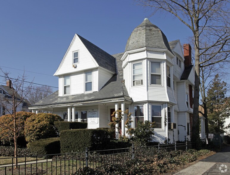 149 Livingston Ave, New Brunswick, NJ à louer - Photo du bâtiment - Image 1 de 20