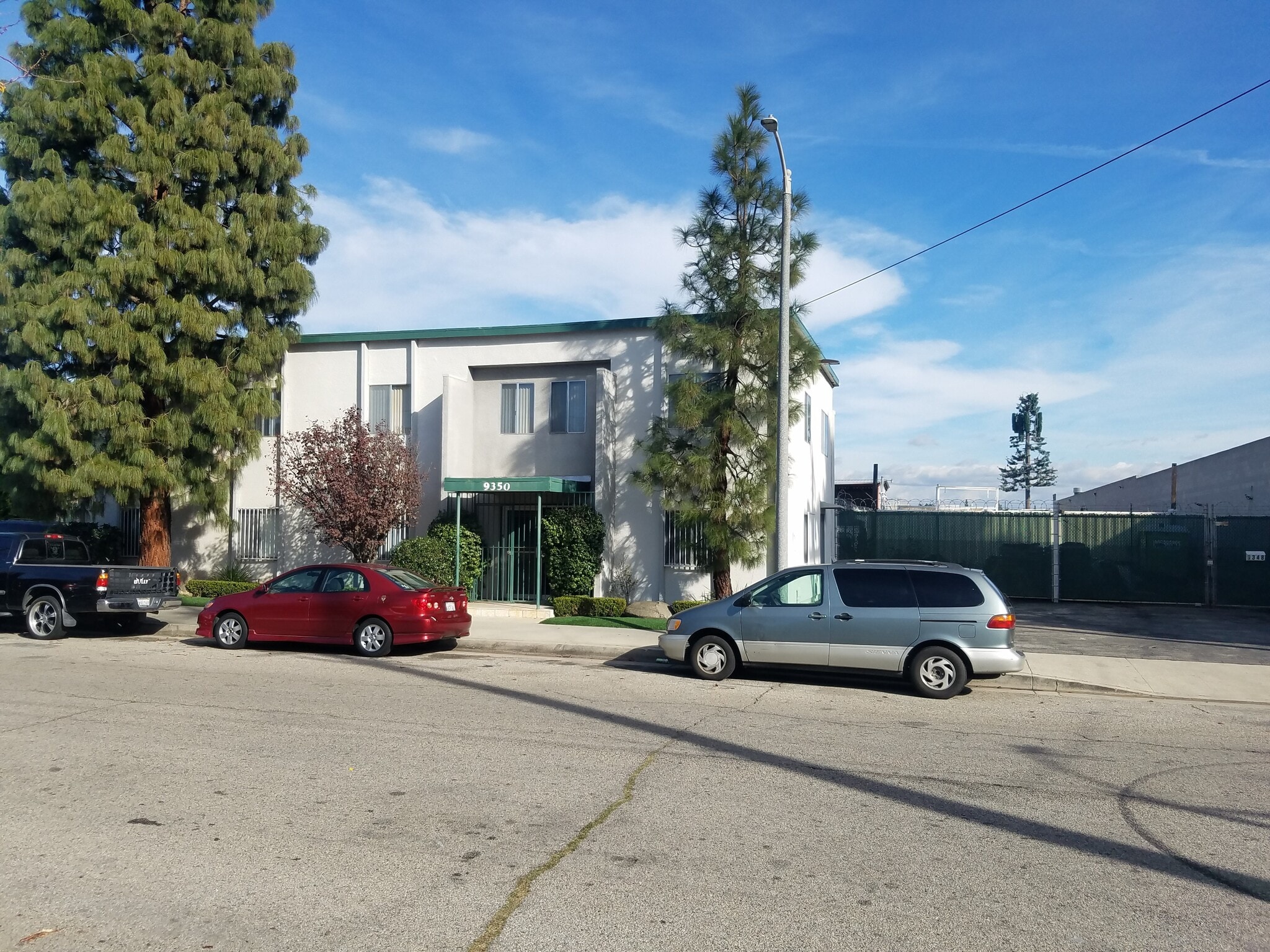 9350-9354 Oso Ave, Chatsworth, CA for lease Primary Photo- Image 1 of 2