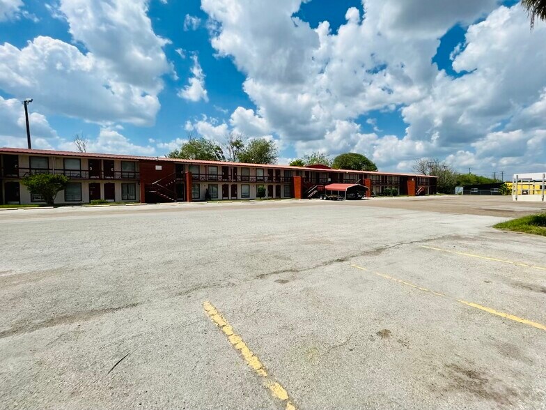 815 S US Highway 281, Alice, TX for sale - Building Photo - Image 2 of 13