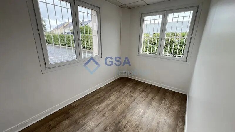 Office in Saint-Michel-sur-Orge for lease - Interior Photo - Image 3 of 6