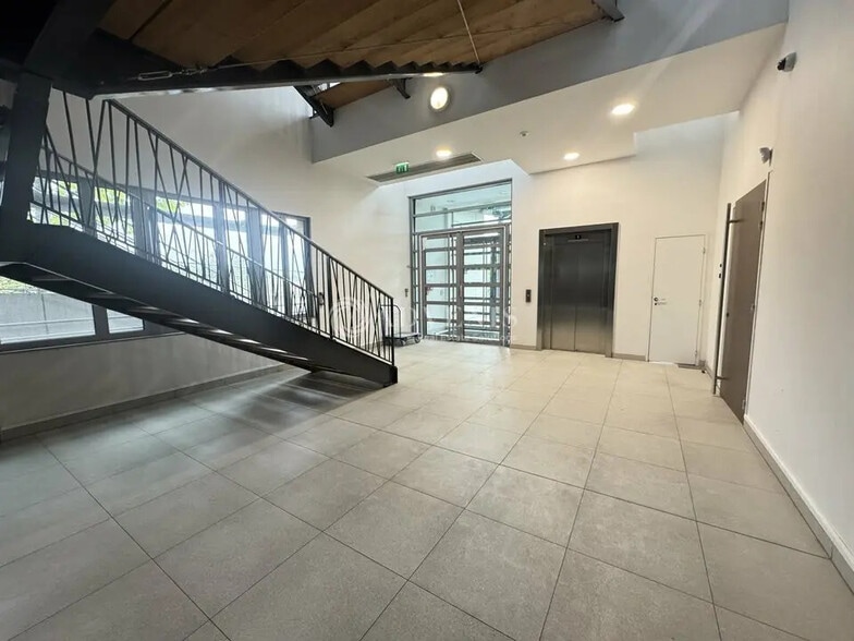 Office in Roissy-en-France for lease - Building Photo - Image 2 of 11