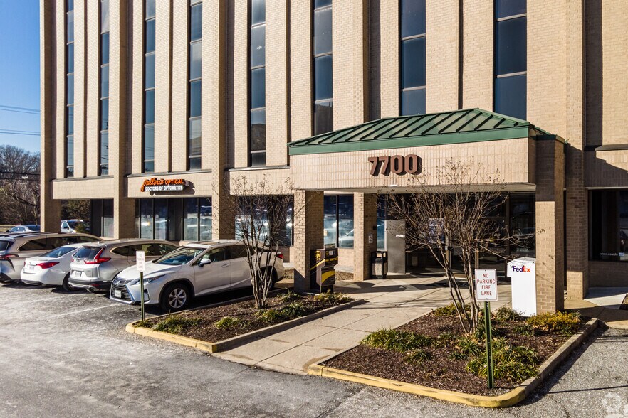 7700 Little River Tpke, Annandale, VA à louer - Photo du bâtiment - Image 3 de 5