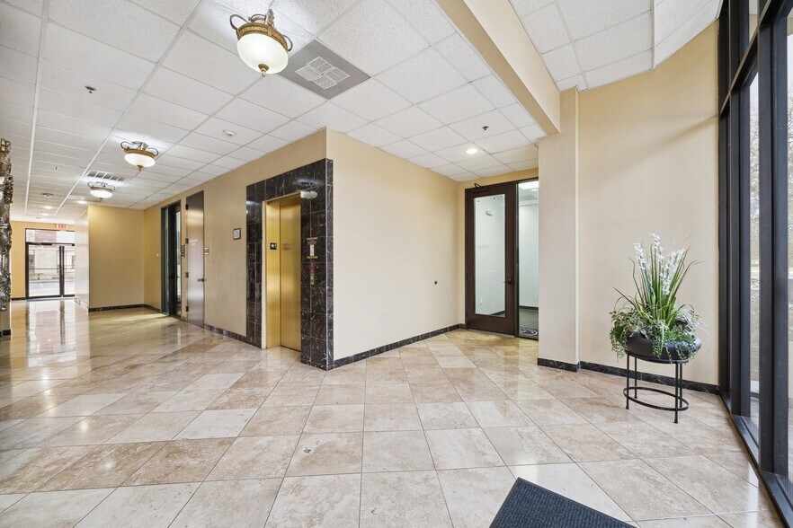 52 Sugar Creek Center Blvd, Sugar Land, TX à vendre - Photo intérieure - Image 3 de 12