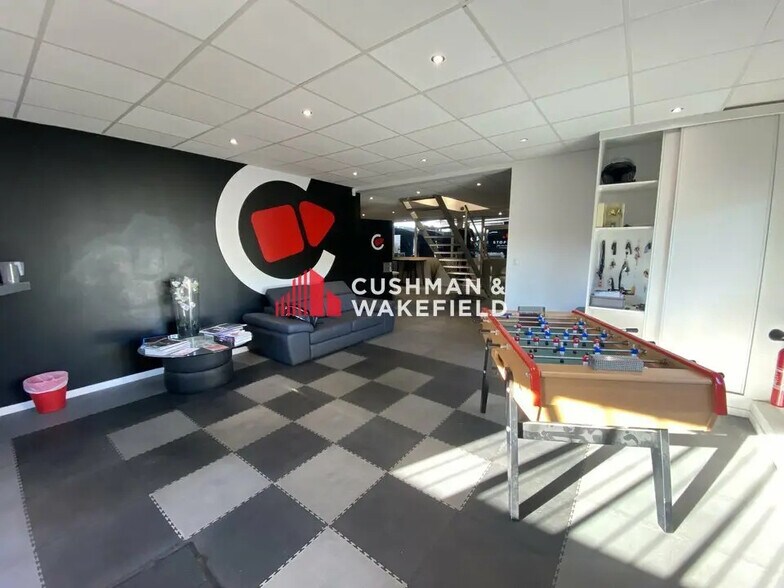 Office in Montrabé for lease - Lobby - Image 3 of 10