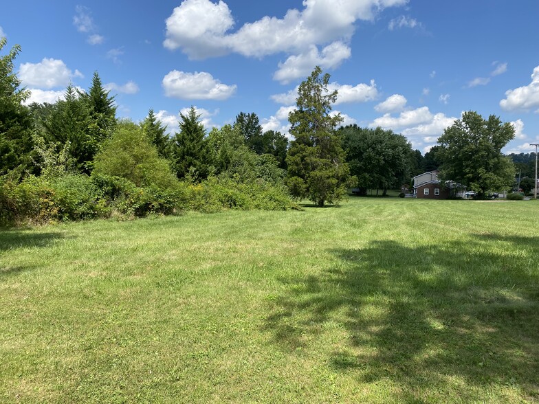 1012 Mount Vernon Rd, Hurricane, WV for sale - Building Photo - Image 1 of 7