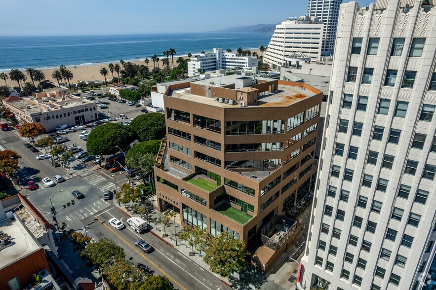 201 Santa Monica Blvd, Santa Monica, CA à louer - Photo du bâtiment - Image 3 de 6