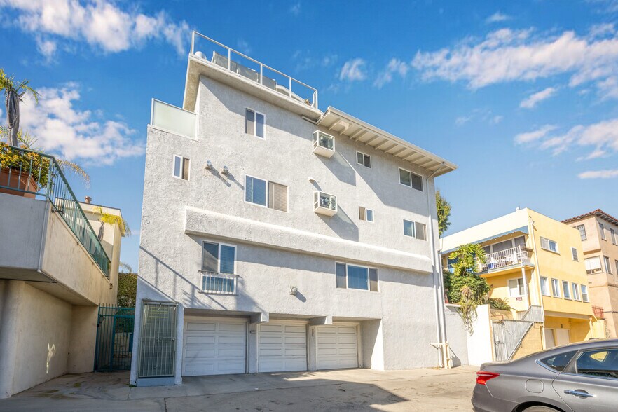16 38th Pl, Long Beach, CA à vendre - Photo du bâtiment - Image 3 de 62