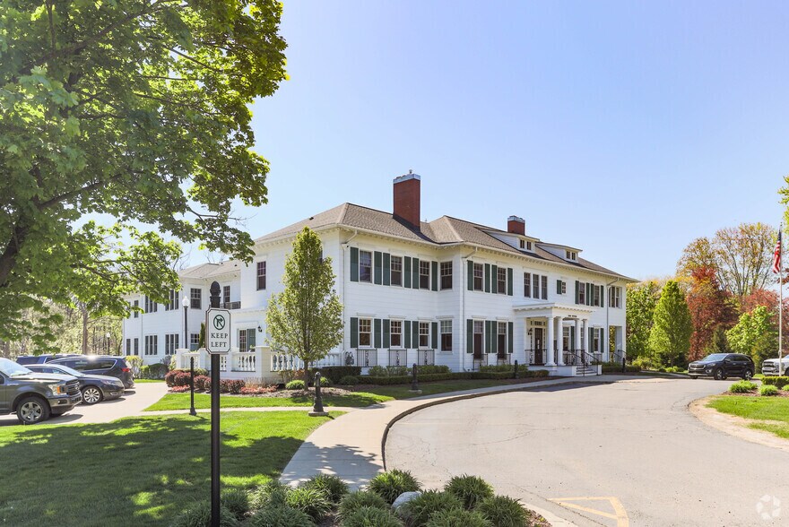 915 N Michigan Ave, Howell, MI à louer - Photo du bâtiment - Image 2 de 2