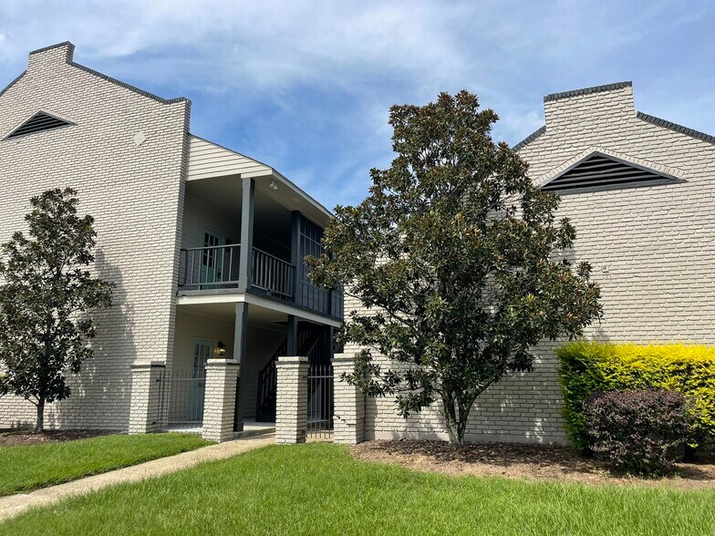 11603 Newcastle Ave, Baton Rouge, LA à louer - Photo du bâtiment - Image 1 de 34