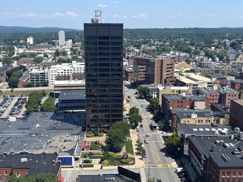 1000 Elm St, Manchester, NH for lease - Building Photo - Image 3 of 9