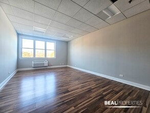 300-310 Happ Rd, Northfield, IL à louer Photo intérieure- Image 2 de 4