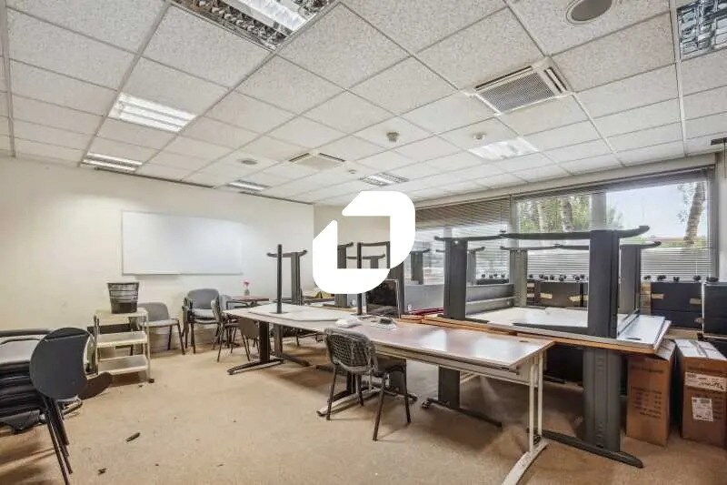 Bureau dans La Courneuve à louer - Photo du bâtiment - Image 2 de 27