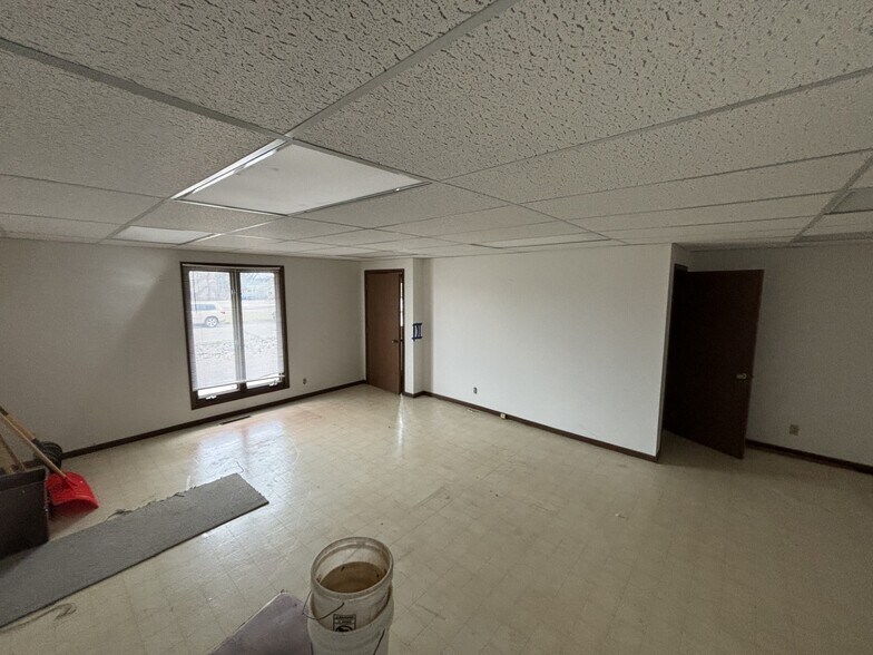 1025 N Hastings Way, Eau Claire, WI for lease - Interior Photo - Image 2 of 3