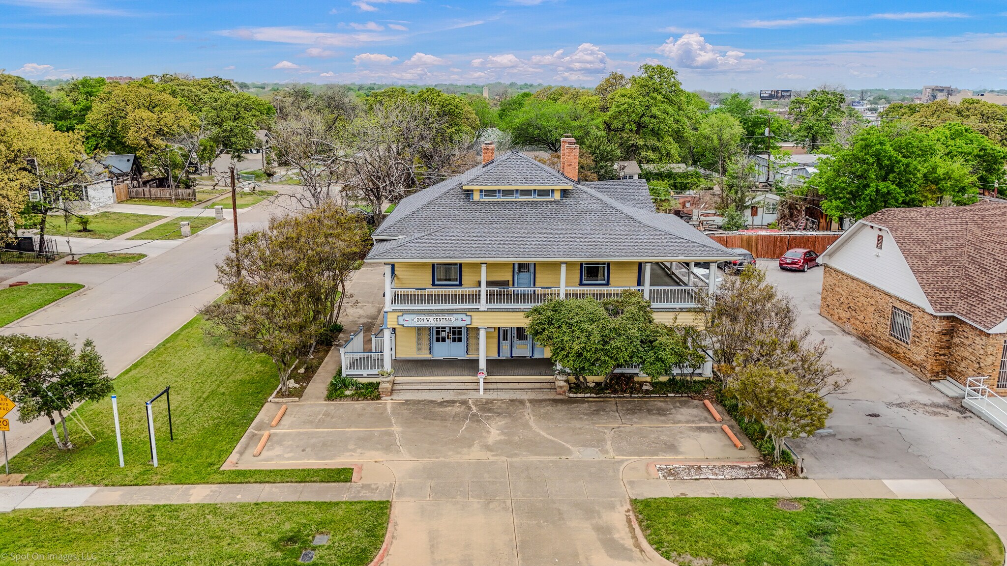 204 W Central Ave, Fort Worth, TX à vendre Photo du bâtiment- Image 1 de 1