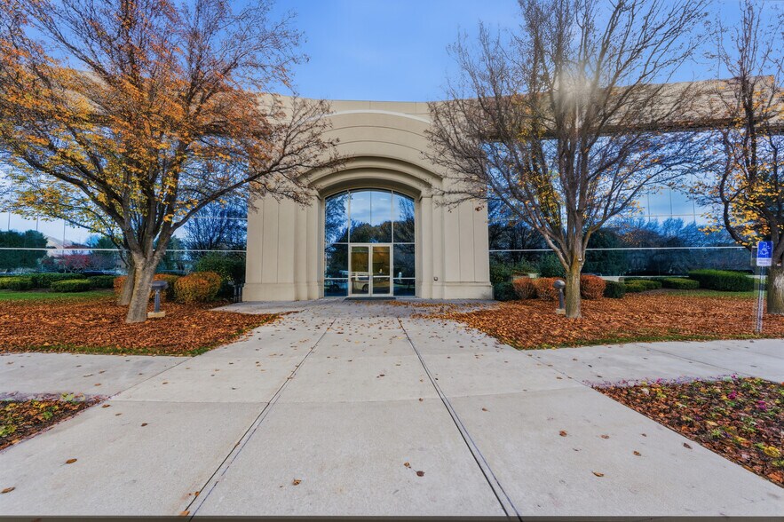 5314 N 250 W, Provo, UT à louer - Photo du bâtiment - Image 2 de 21