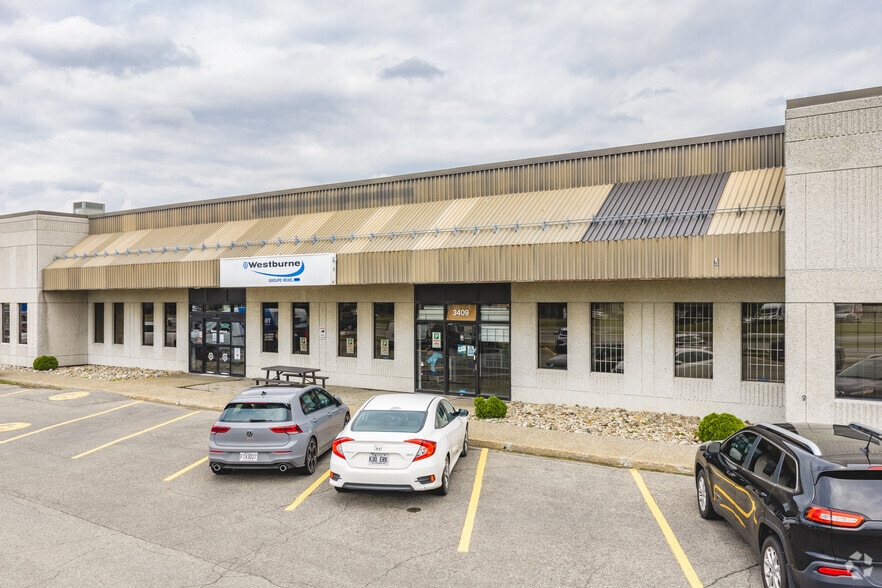3401-3421 Boul Industriel, Laval, QC for lease - Building Photo - Image 3 of 6