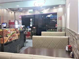 Plus de détails pour Multi-résidentiel à vendre