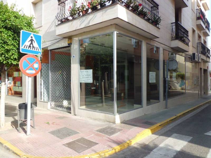 Commerce de détail dans El Ejido, Almería à louer Photo du bâtiment- Image 1 de 5