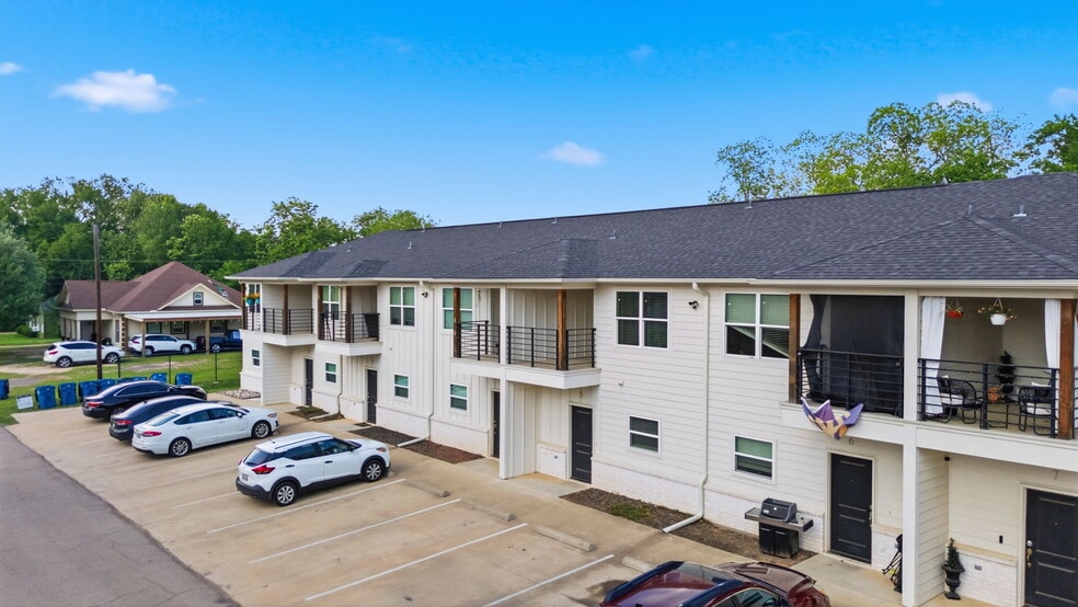 307 N Henry St, Lindale, TX à vendre - Photo du bâtiment - Image 3 de 26