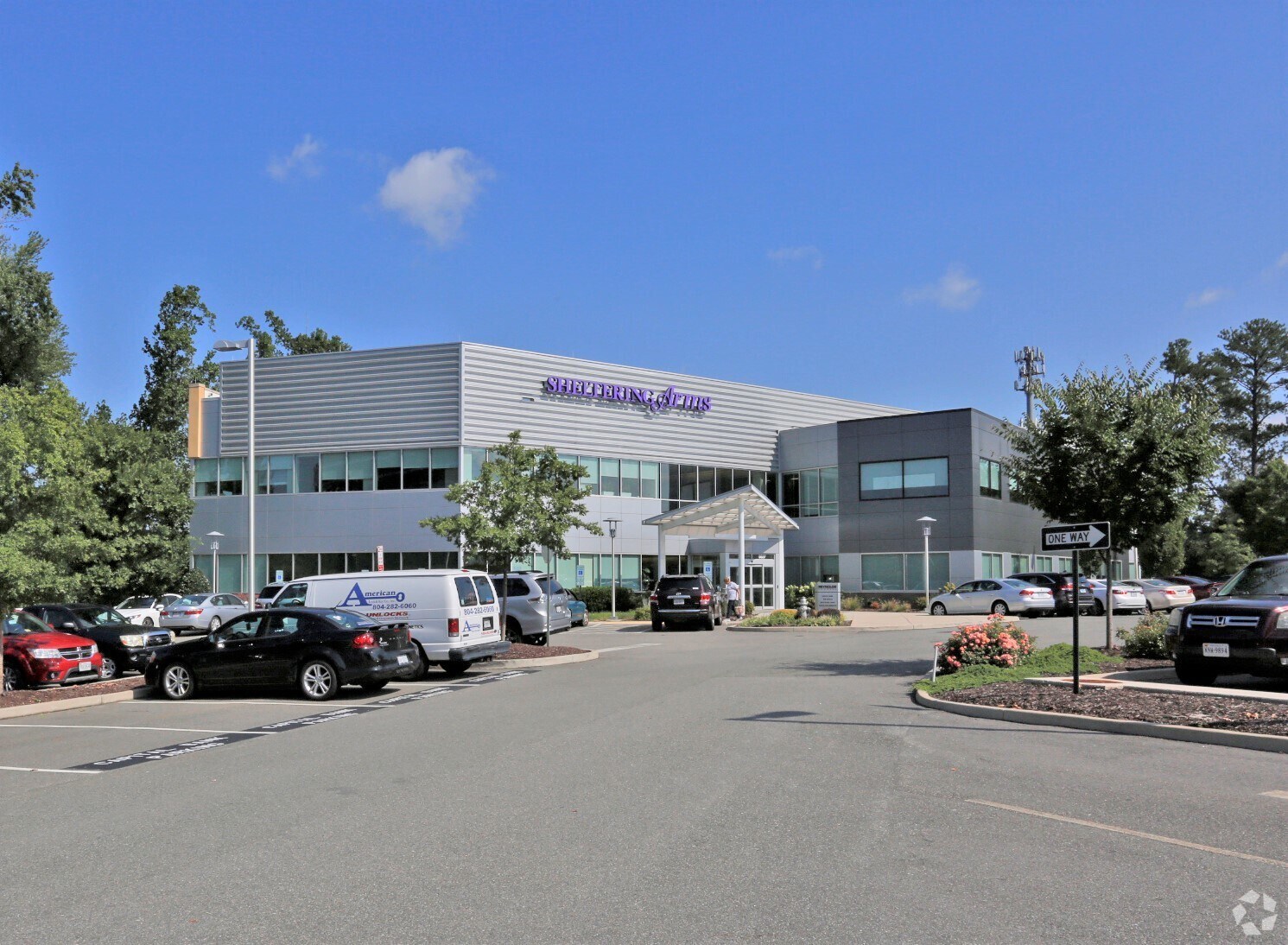 6627 W Broad St, Richmond, VA à louer Photo du bâtiment- Image 1 de 13