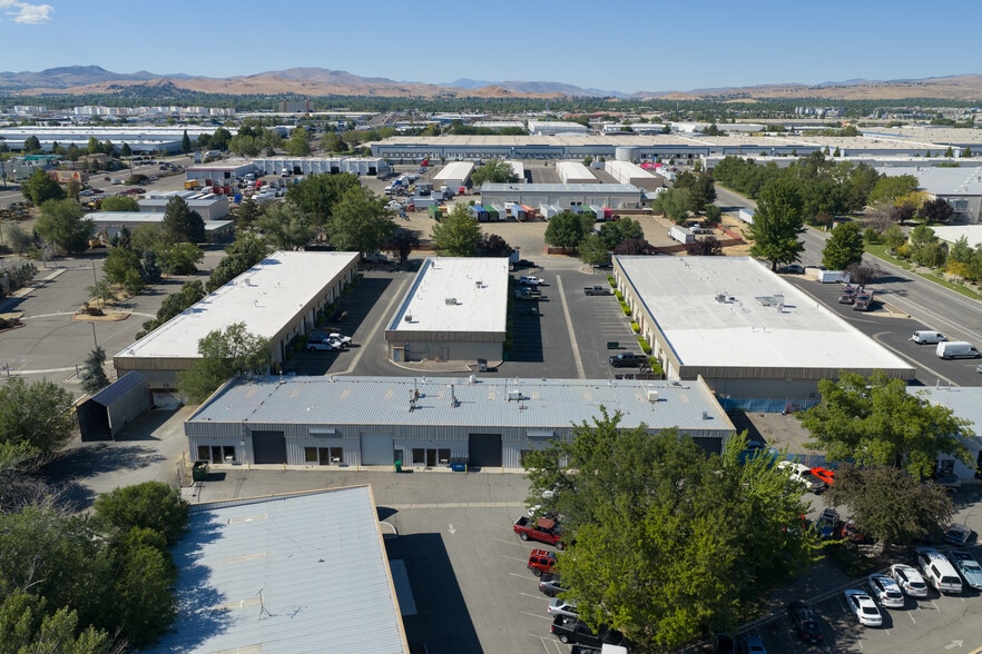 595 Spice Islands Dr, Sparks, NV for lease - Building Photo - Image 2 of 3