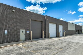 Plus de détails pour 220 Poplar Pl, North Aurora, IL - Industriel à louer