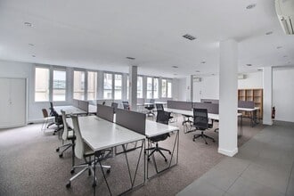 7 Impasse Charles Petit, Paris for lease Interior Photo- Image 1 of 5