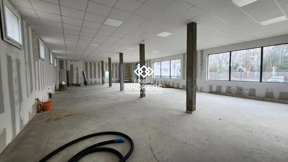 Office in Fenouillet for lease - Interior Photo - Image 1 of 4