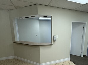 581 Argus Rd, Oakville, ON for lease Interior Photo- Image 2 of 3