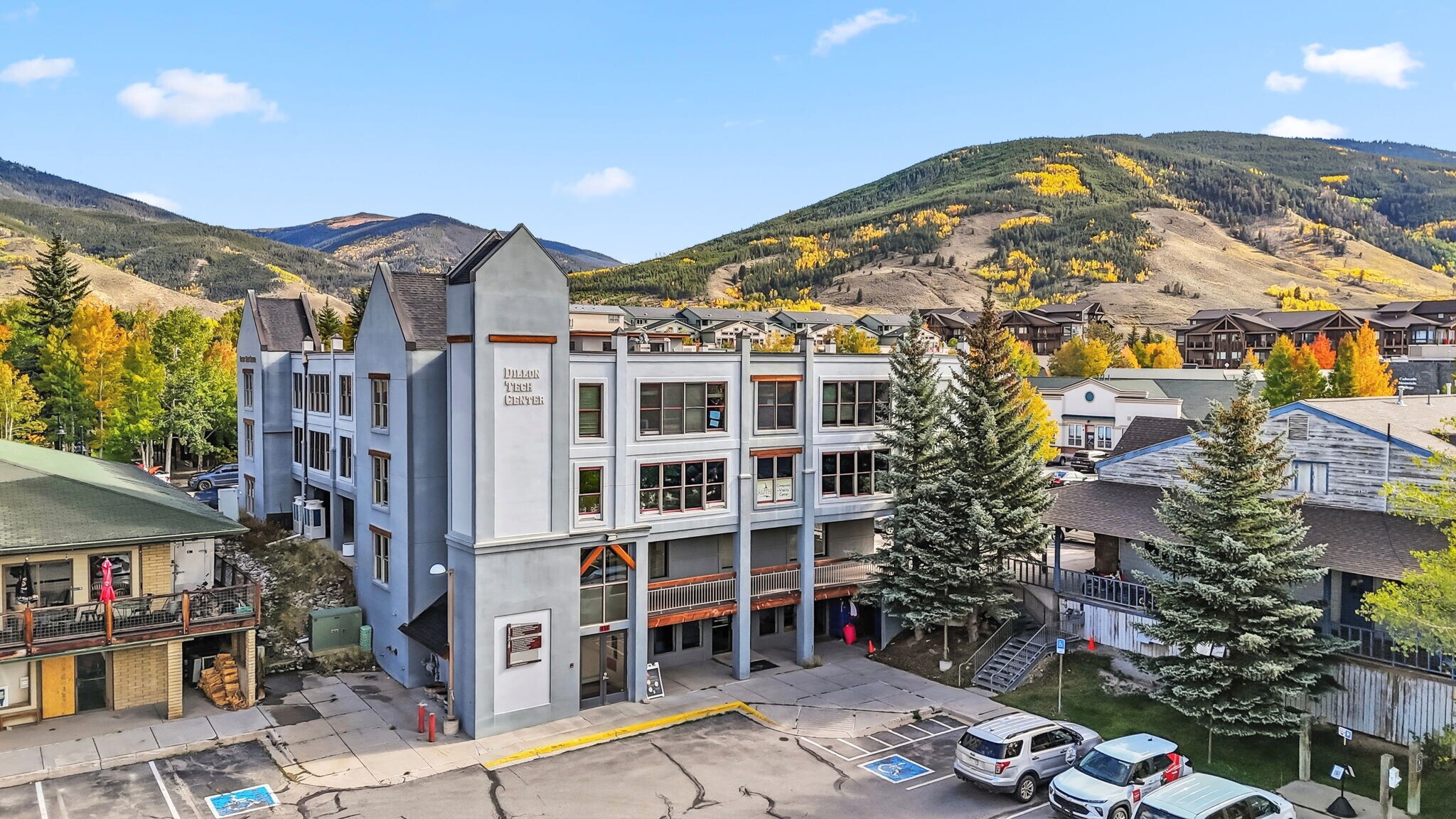 Suites 101 & 102 portefeuille de 2 propriétés à vendre sur LoopNet.ca Photo du bâtiment- Image 1 de 38