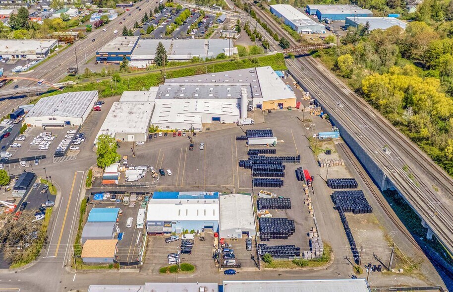 2425 SE Moore St portefeuille de 2 propriétés à vendre sur LoopNet.ca - Photo du bâtiment - Image 2 de 5