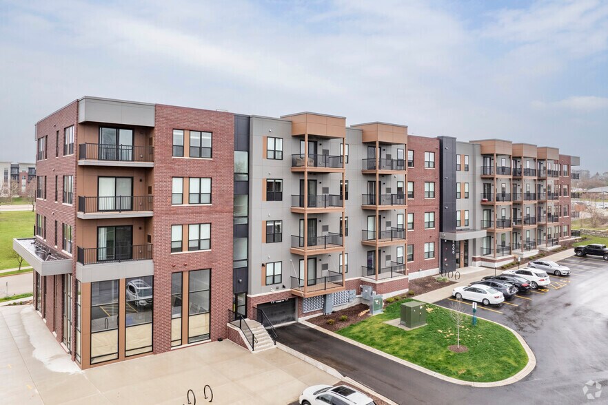 5601 Fraser Cir, Madison, WI à louer - Photo du bâtiment - Image 2 de 12