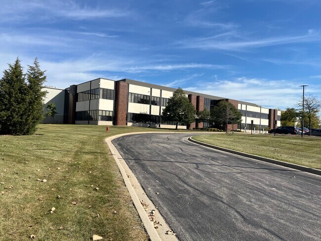 Plus de détails pour 2400 W Central Rd, Hoffman Estates, IL - Industriel à louer