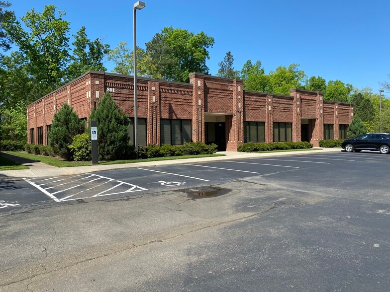 801 Cascade Pointe Ln, Cary, NC for lease - Building Photo - Image 3 of 3