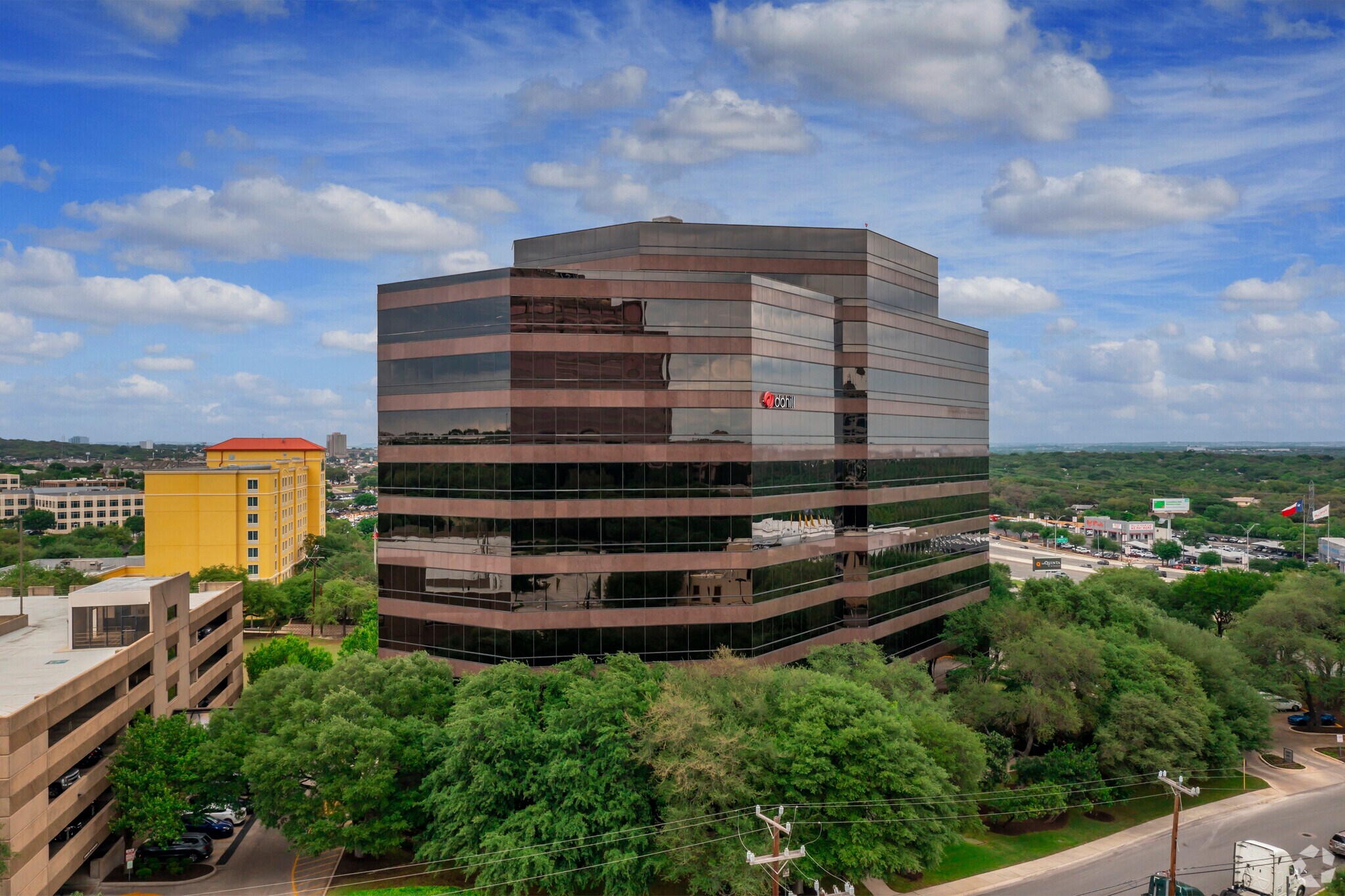 8200 W Interstate 10, San Antonio, TX à louer Photo du bâtiment- Image 1 de 8