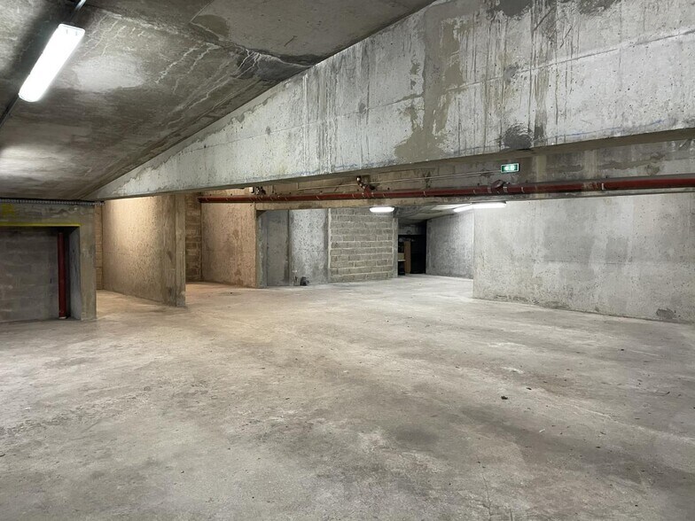 Local d'activités dans Courbevoie à vendre - Photo du bâtiment - Image 2 de 8
