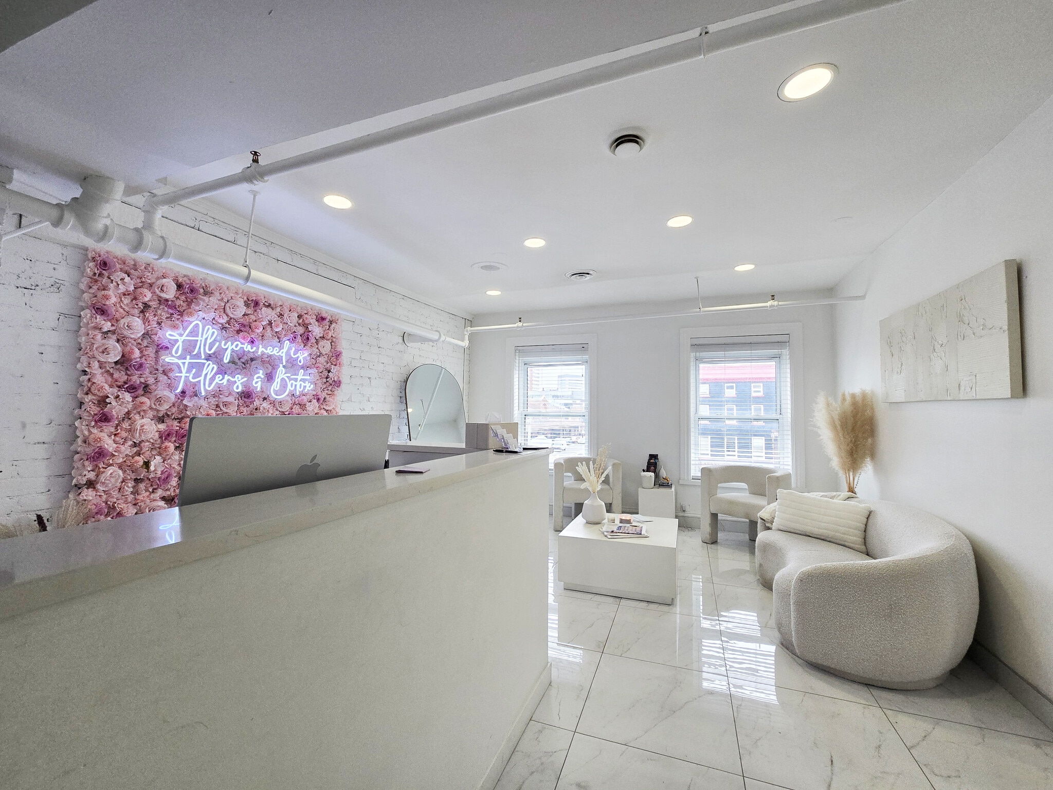 12-18 Byward Market Sq, Ottawa, ON for lease Interior Photo- Image 1 of 11