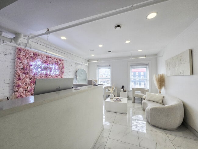 More details for 12-18 Byward Market Sq, Ottawa, ON - Retail for Lease