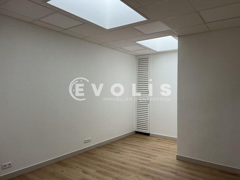 Office in Paris for sale - Interior Photo - Image 2 of 8